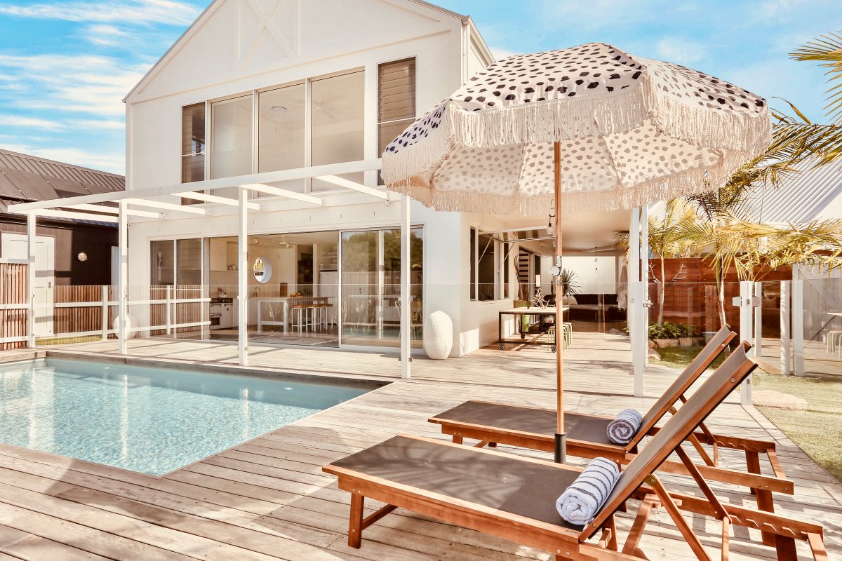 White Hawk House – 100m to beach