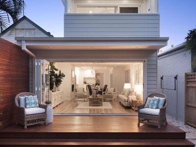 Seabreeze 4 bedroom home 1 minute walk to beach