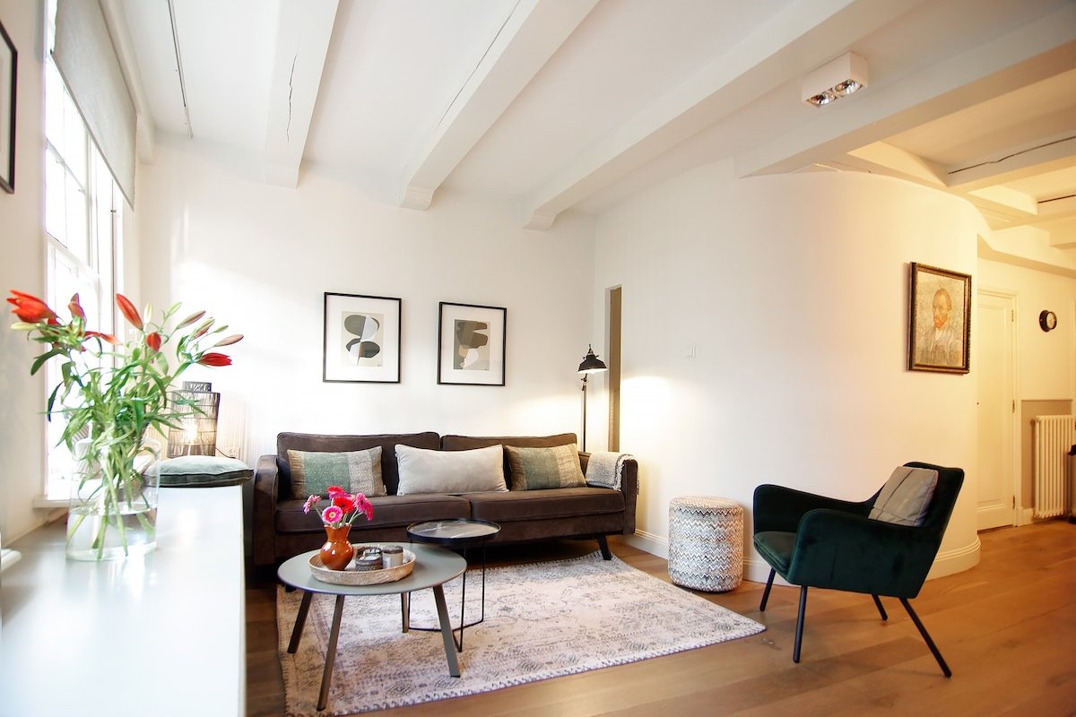 Sonnenberg – Canal side & view – Private & Central gallery image 2