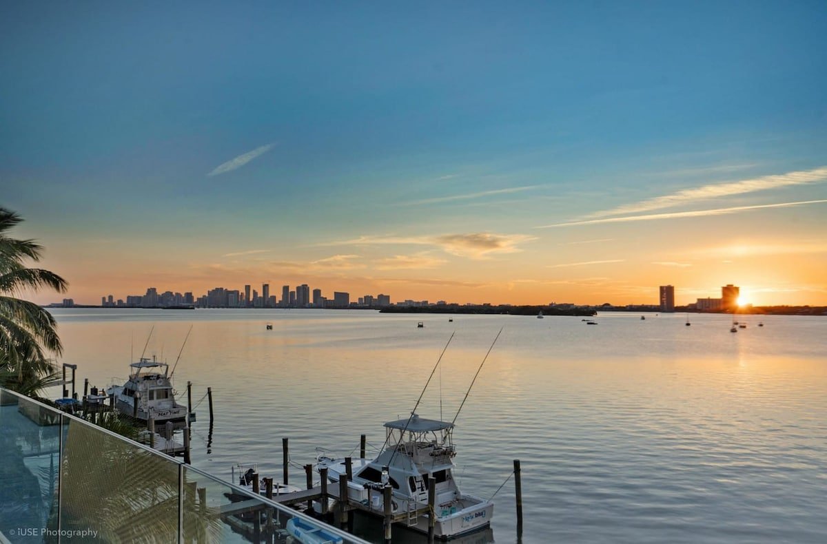 Luxury Bayfront Villa with Heated Pool & Hot tub gallery image 5