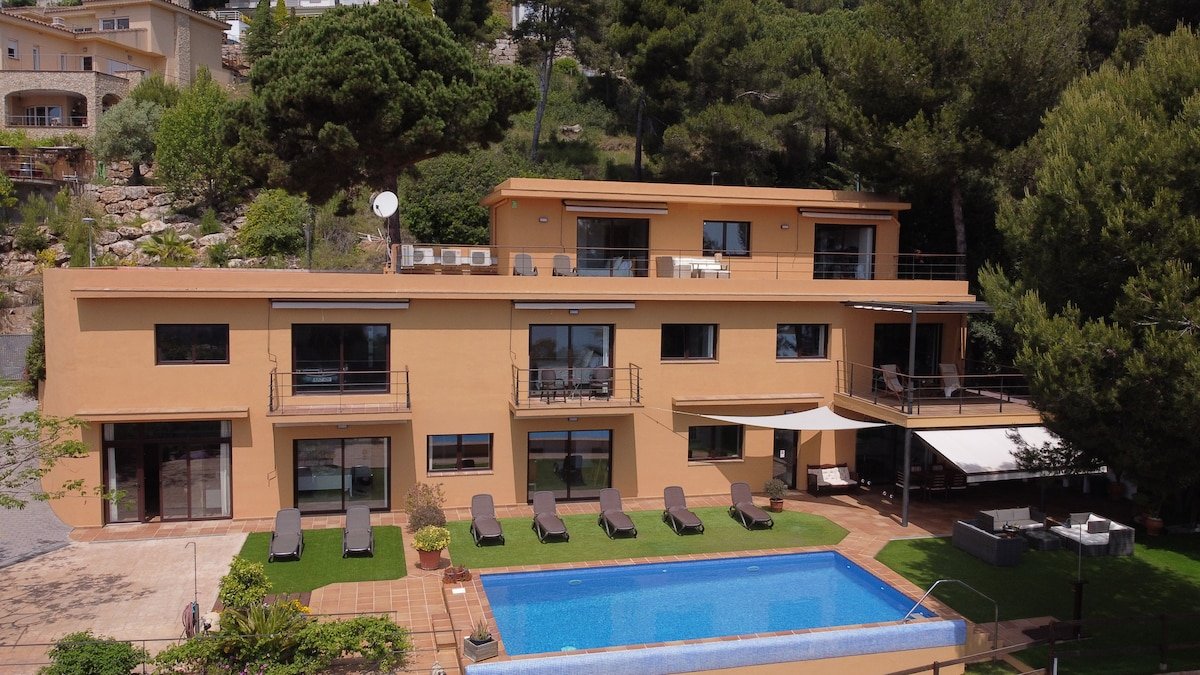 VILLA LA CALA with swimming pool & sea view gallery image 2