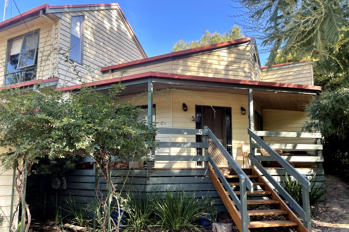 Hylander – Five Bedroom home, sleeps 14.