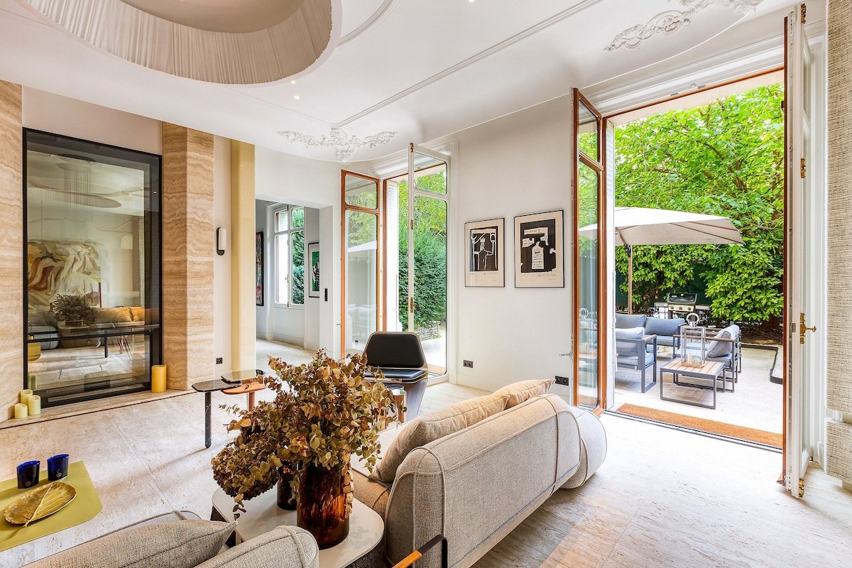 Par051 – Luxury apartment with garden Avenue Foch