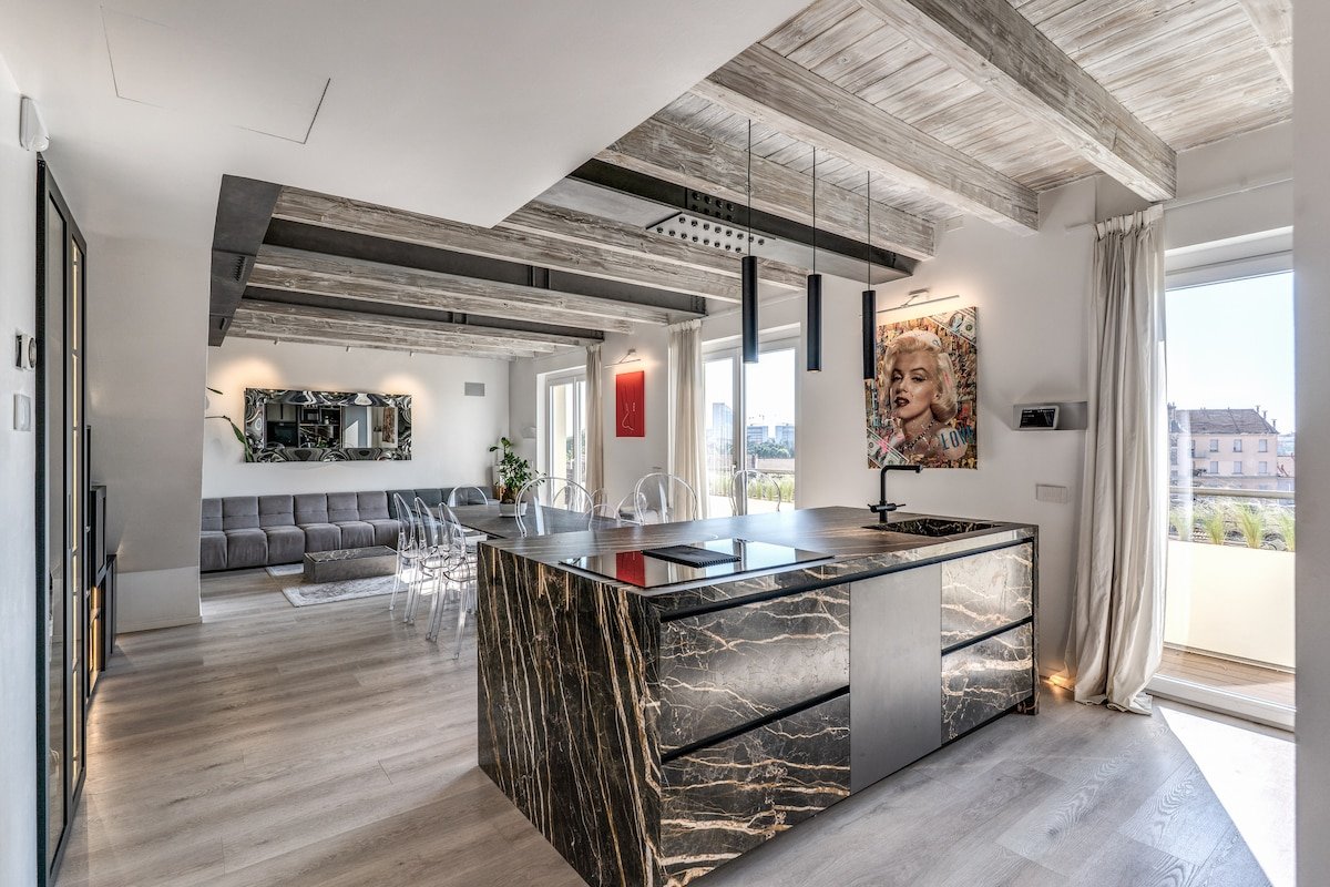 SkyJungle: luxury penthouse private pool and spa gallery image 4