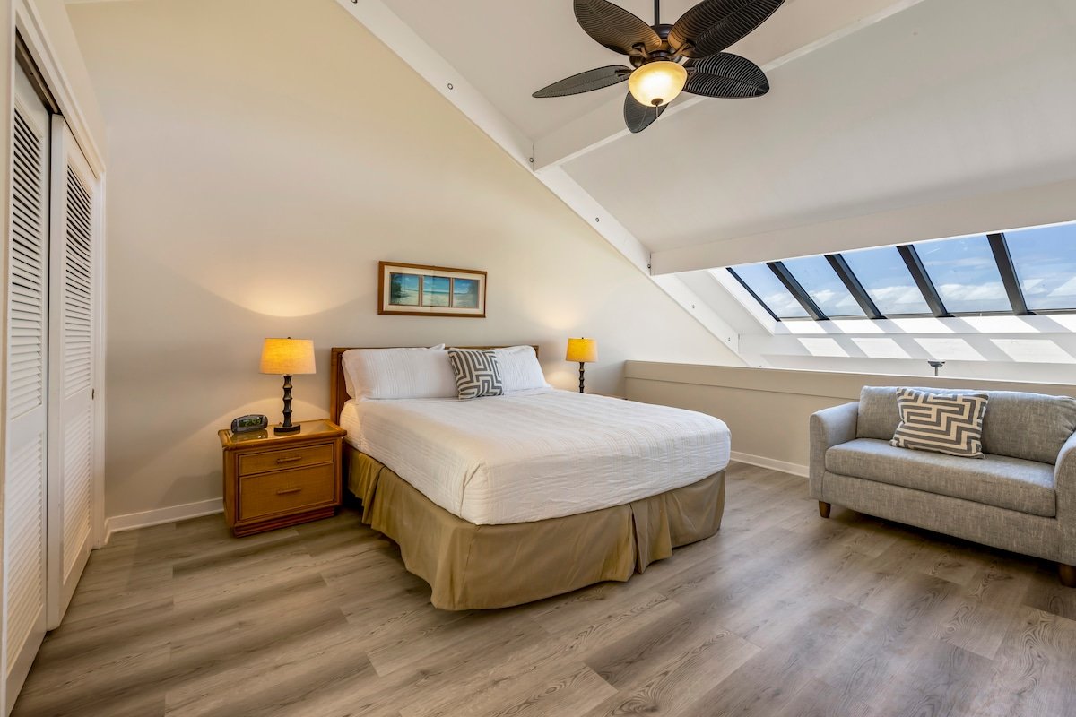 Oceanfront balcony w/ pool @ Kahana Outrigger 2B2 gallery image 5