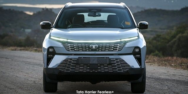 TATA HARRIER 2.0TD FEARLESS + A/T - 7 