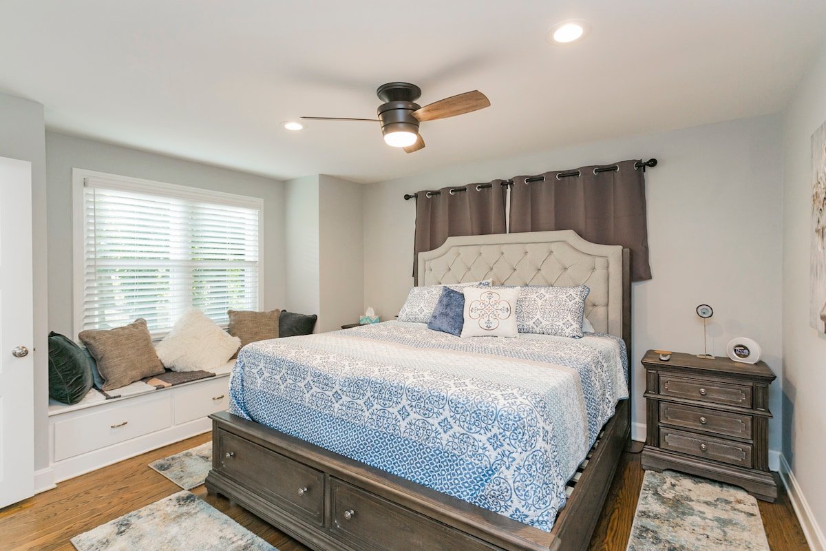 RANCH BEAUTY – 3Bd/2Ba, King Bed, Mins to Broadway gallery image 5