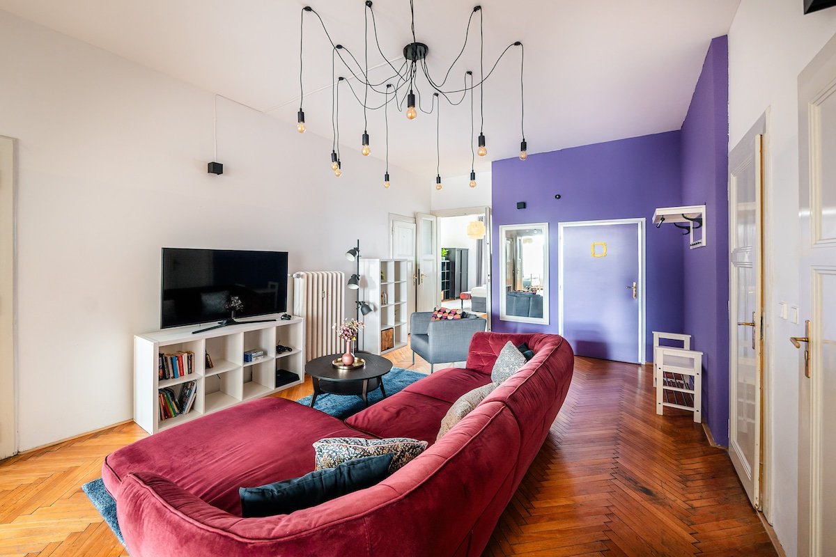 4Br+2.5Bath Cool F.R.I.E.N.D.s | Old Town gallery image 2