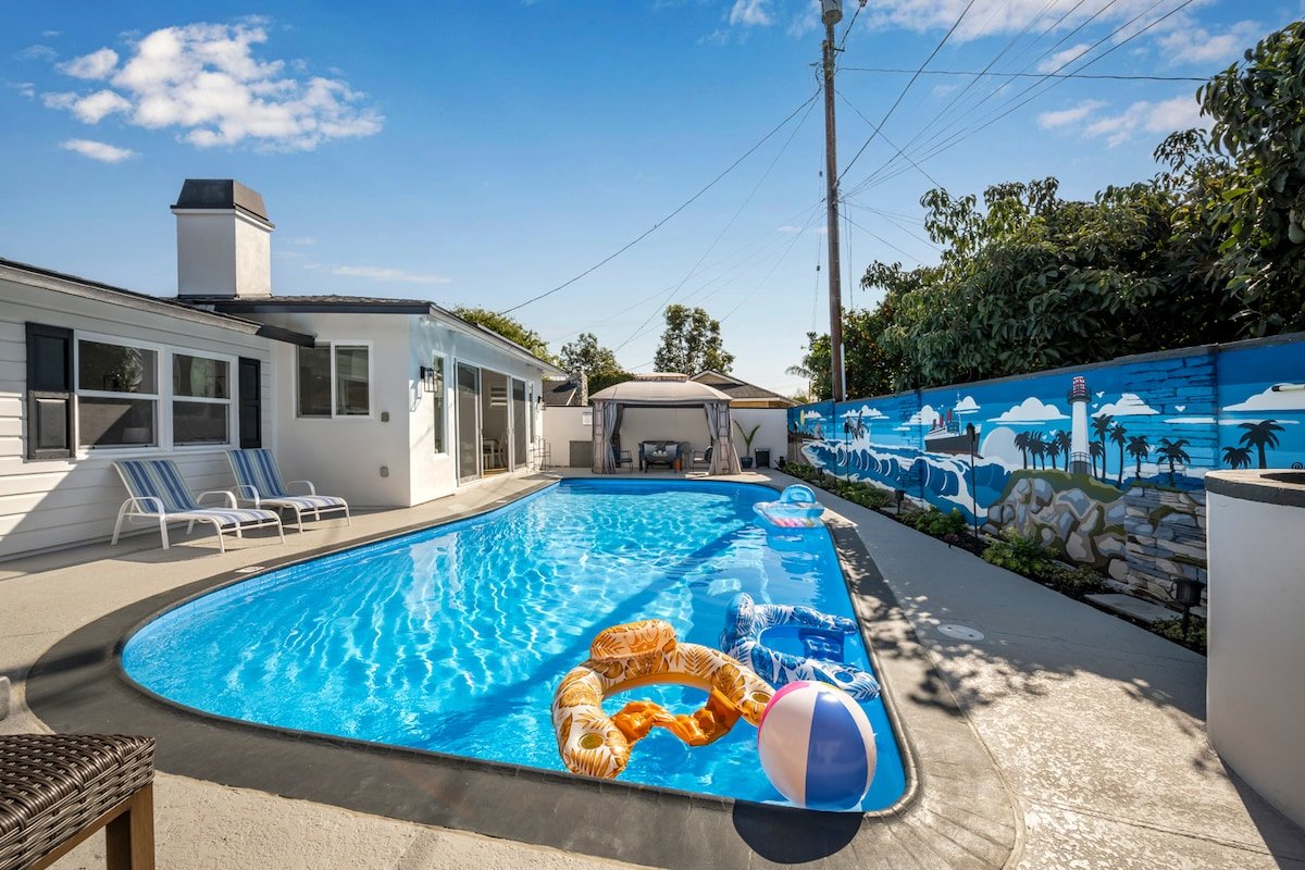 Coastal Chic Haven: pool, billiards near beaches gallery image 2