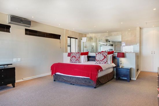 Photo 2 of Bakoven Blue accommodation in Bakoven, Cape Town with 3 bedrooms and 2 bathrooms