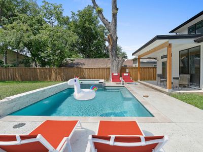 Family Retreat Heated Pool & Hot Tub Near Downtown