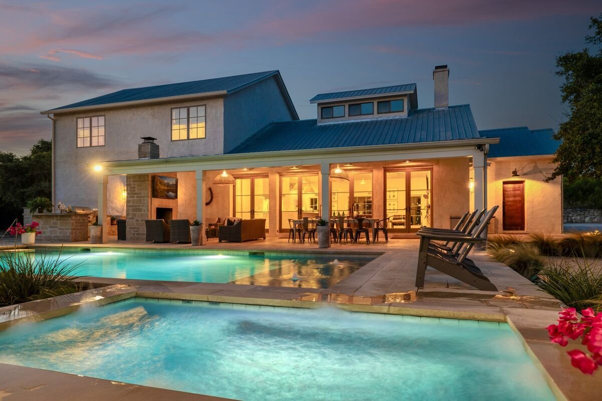 Private| Pool | Hot Tub| Fire Pit |Close to Downtn