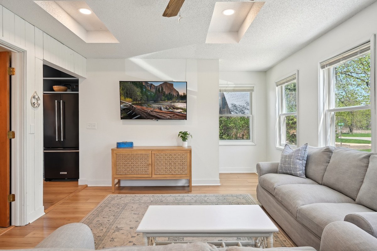 Bluebird Cottage on Clearwater Lake gallery image 5