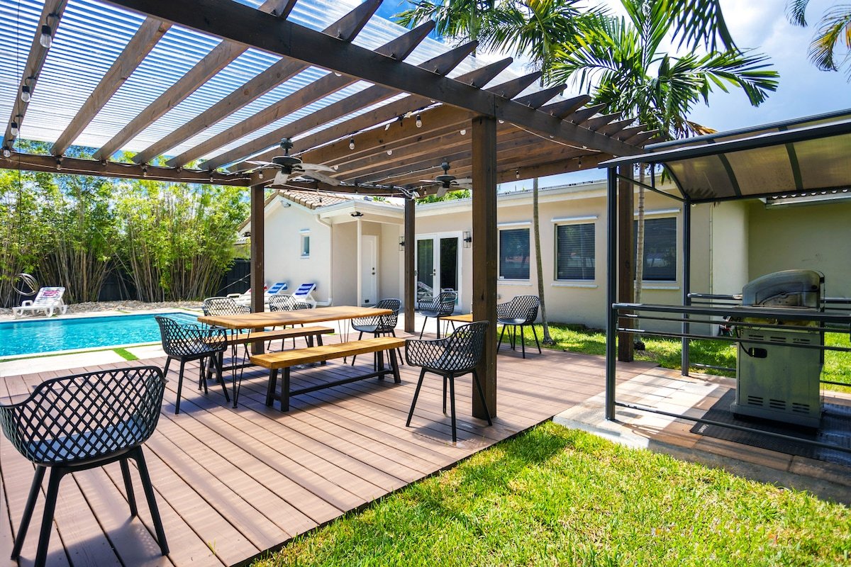 Deluxe 5BR/3BA Villa in Hollywood Lakes near Beach gallery image 3