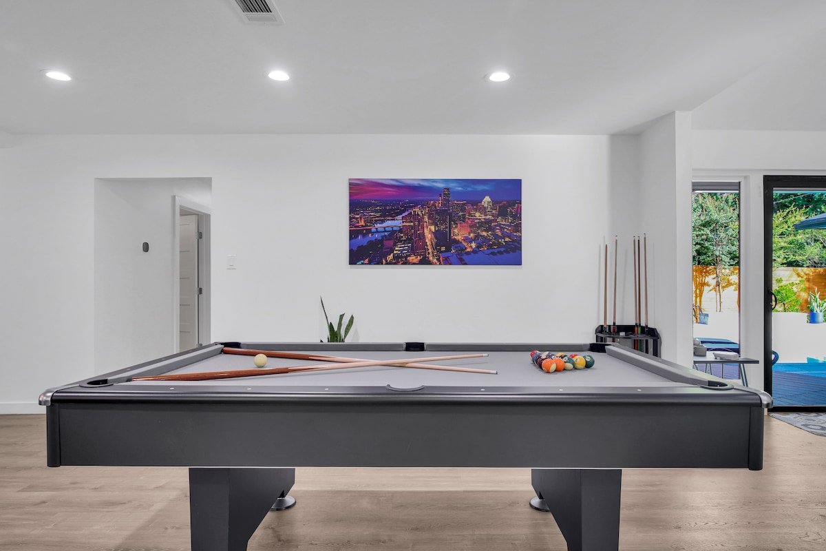 Luxurious Experience at “Casa Blanca” Heated Pool gallery image 3