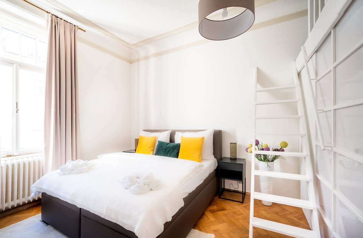 Old Town | Luxurious Kafka family APT gallery image 4