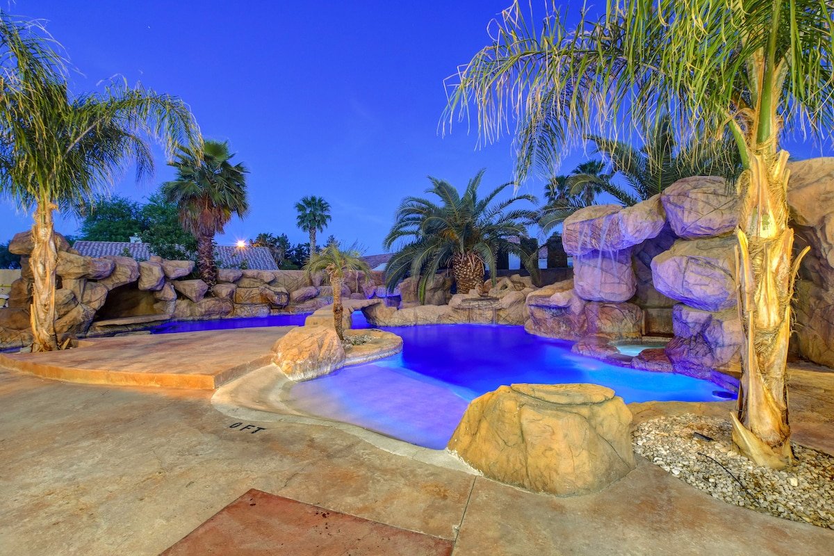 Resort Style Vegas Oasis! Close to the Strip!21:) gallery image 5