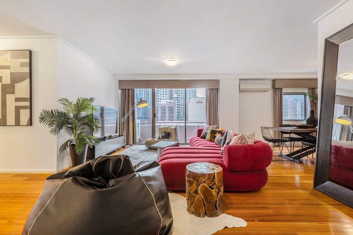 Bohemian Chic – Quirky & Eccentric Downtown Escape gallery image 4