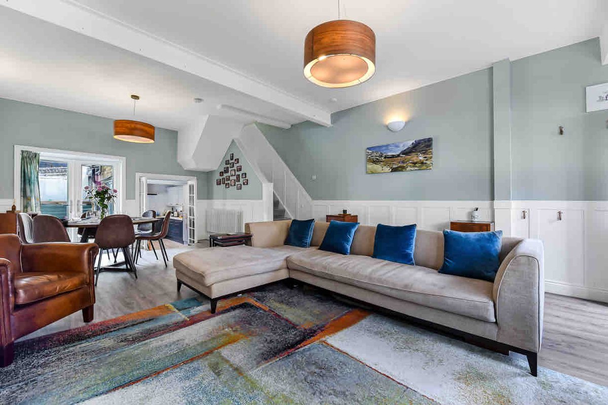 Spacious 4 Bedroom House on Central & Quiet Street