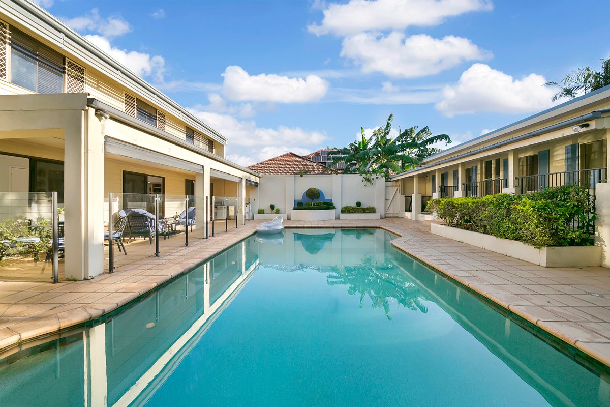 Sherwood Guesthouse – Pets, Pool, house