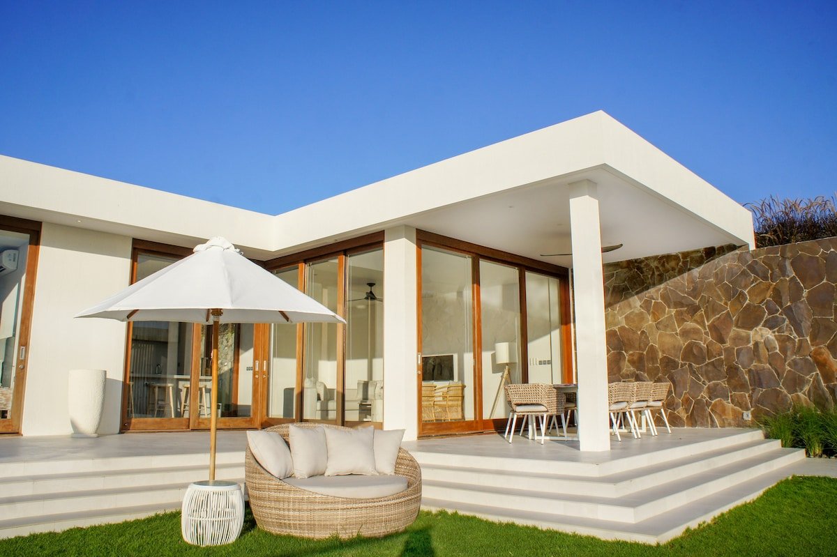 Villa Azure 3BR w/ Private Pool at Selong Belanak gallery image 5