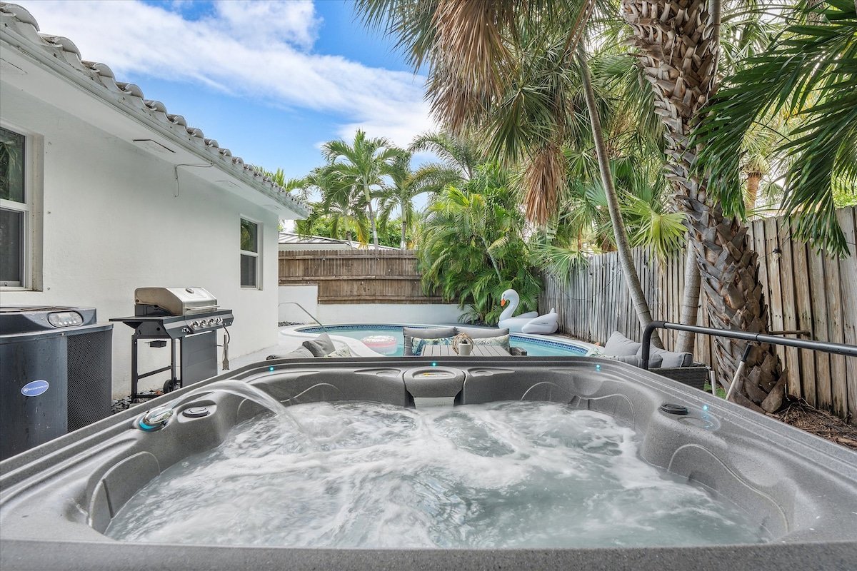 Beach House With Privet Pool • Hot Tub & Game Room gallery image 4