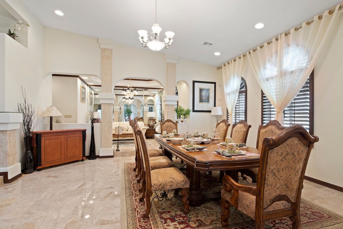 Lovely Villa Near the Stadium gallery image 5