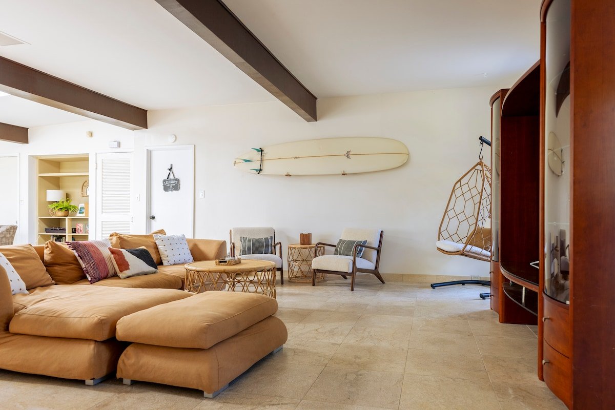 Large Kailua Beach Home – Steps To The Beach! gallery image 3