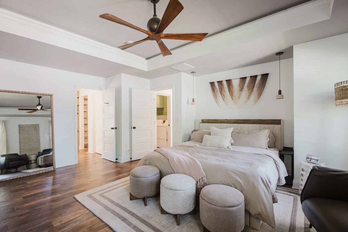 Walk2OldTown! Luxury Home + Carriage House gallery image 2