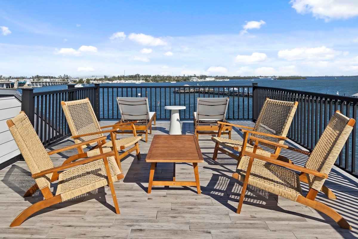 Waterfront Luxury Pool Home, Golf Cart, and Bikes! gallery image 2