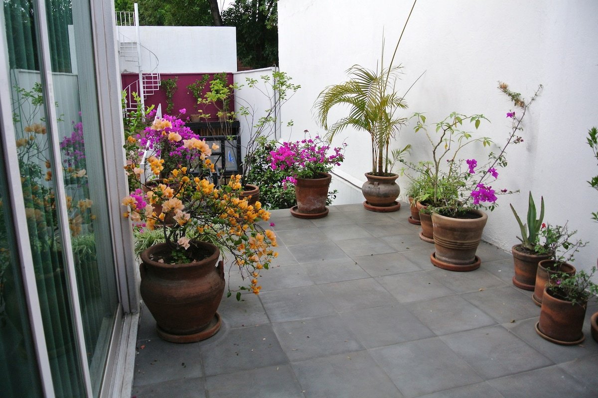 Beautiful designer artists home.. gallery image 3