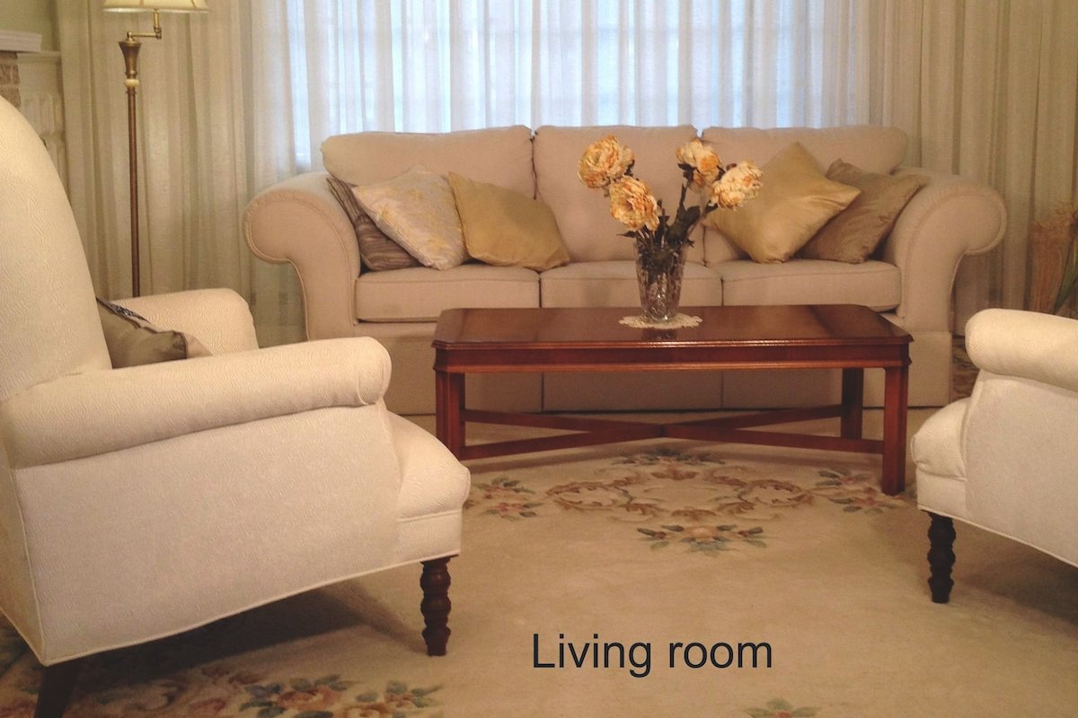 Beautiful 4 Bedroom River Heights Character Home gallery image 4