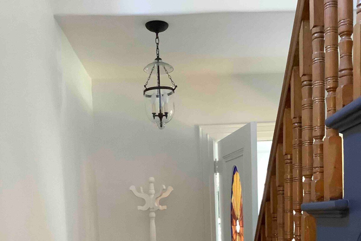 Beautiful house with roof deck fantastic location! gallery image 5