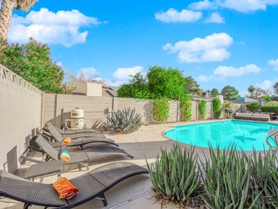 Midterm furnished pool home near strip/airport