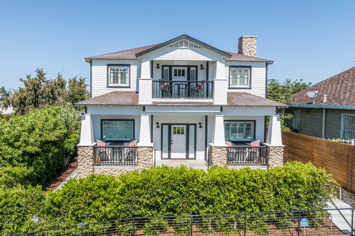 Modern Lux Home: Sleeps 12 and Close to Downtown!