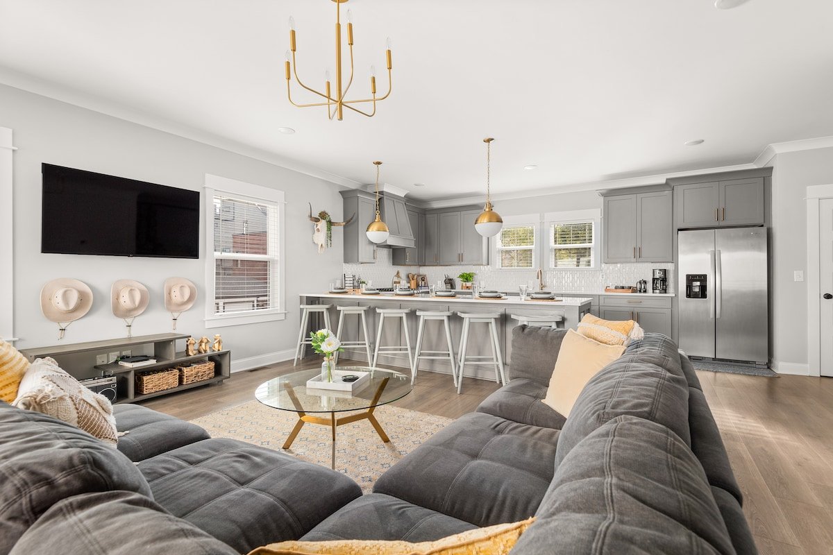 Lets Go Girls*Sleep 12+!*Broadway Ready*9 Beds! gallery image 4