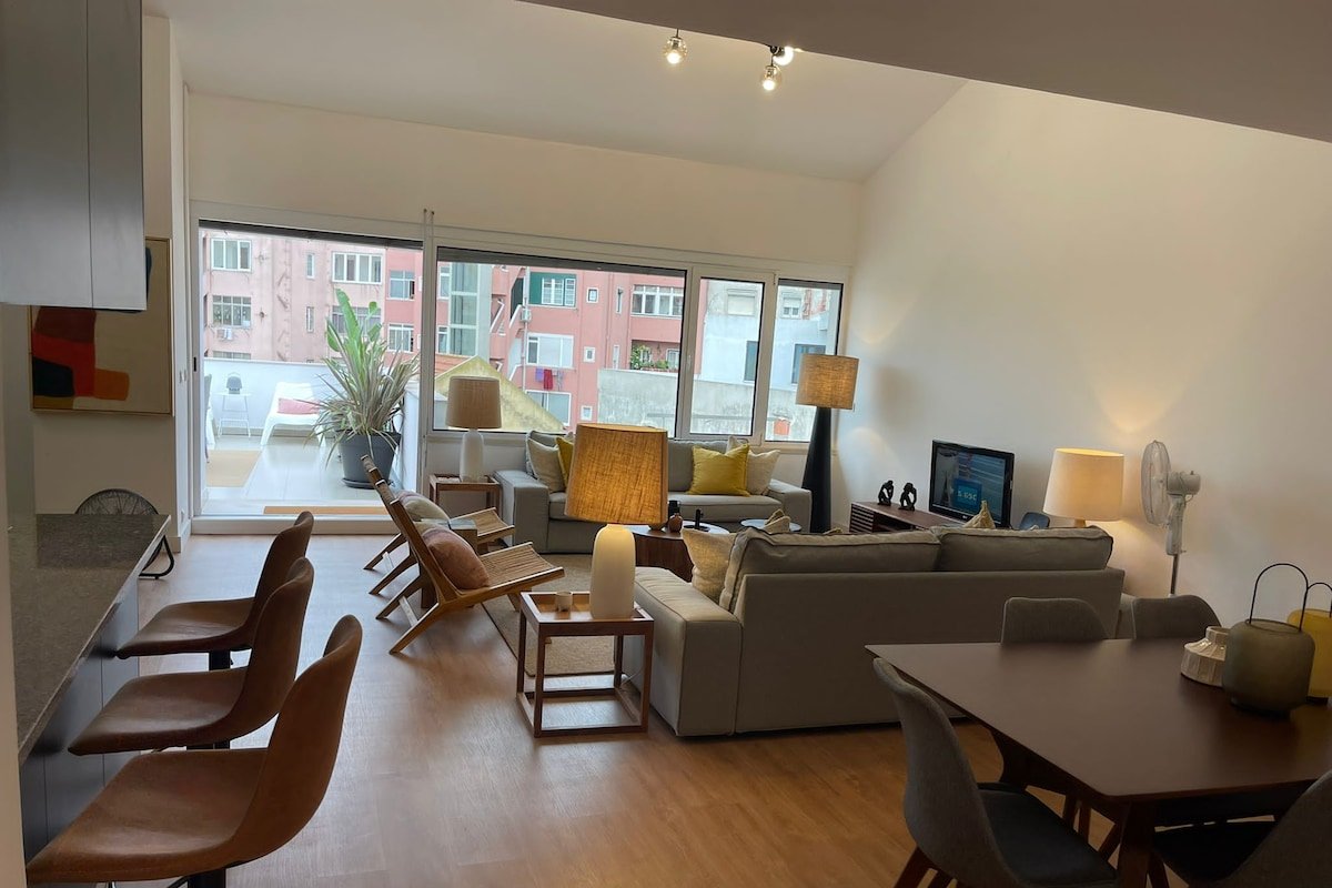 River View 3Bdr APT with Patio – Center of Lisbon gallery image 3
