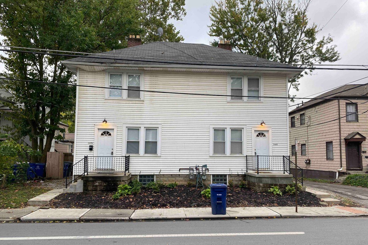 Campus Crest (A)-charming 2 bd close to campus! gallery image 3