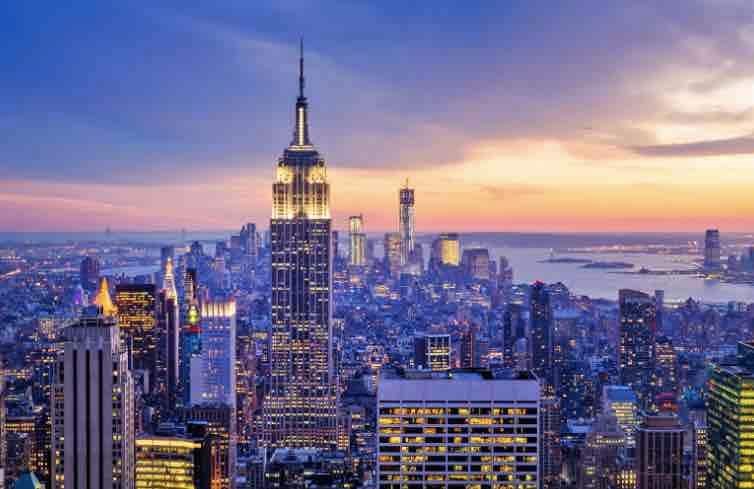 Luxury Skyscraper 2 BR—City Views—24 HR Doorman gallery image 4