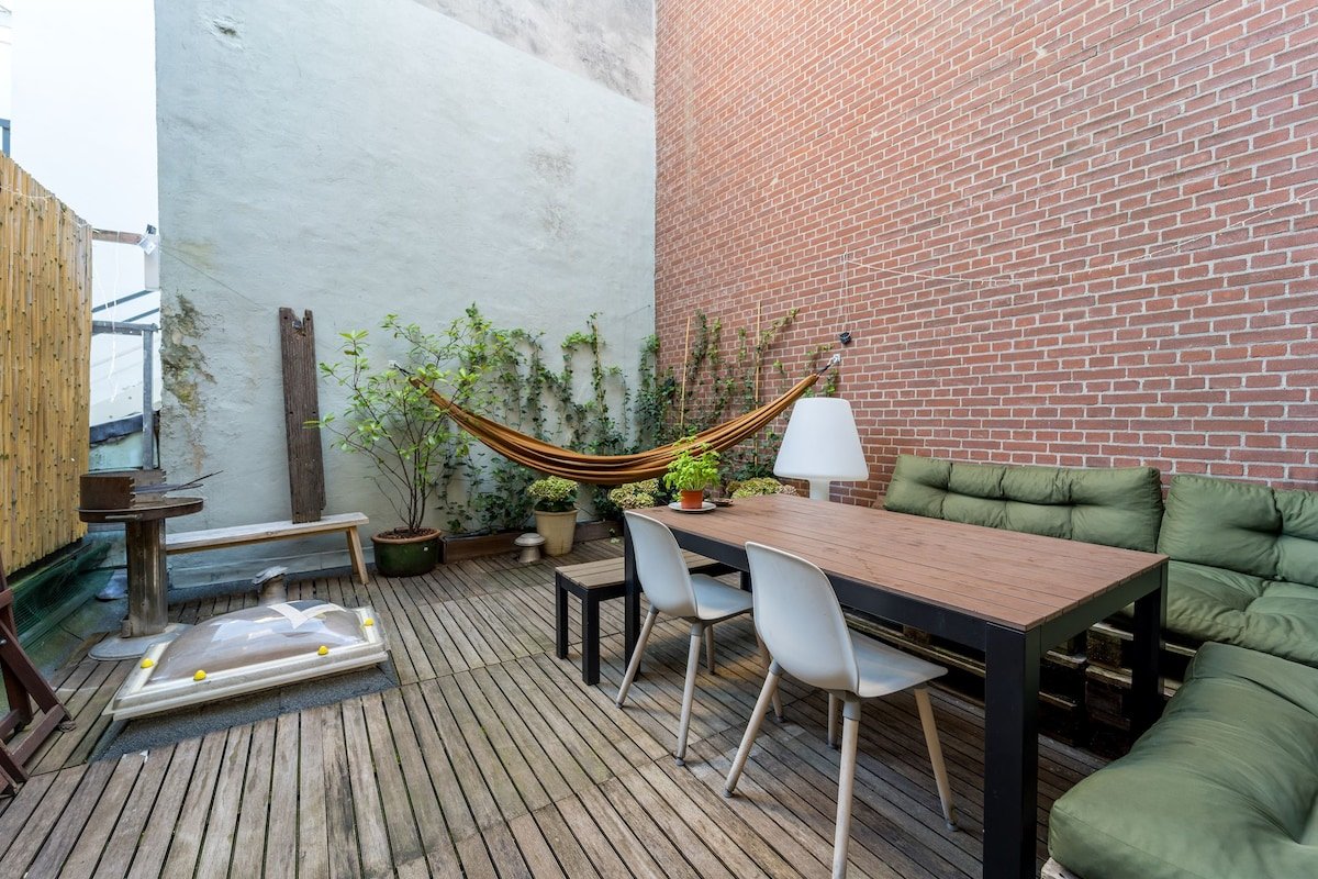 Former Canal House – Jordaan – Center of Amsterdam gallery image 3