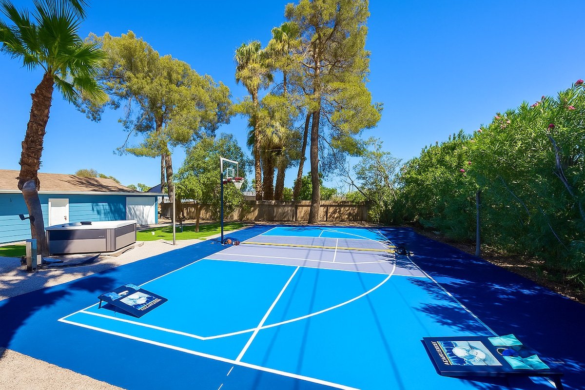 Insta-Worthy Oasis- Pickleball, Heated Pool, Bball gallery image 3