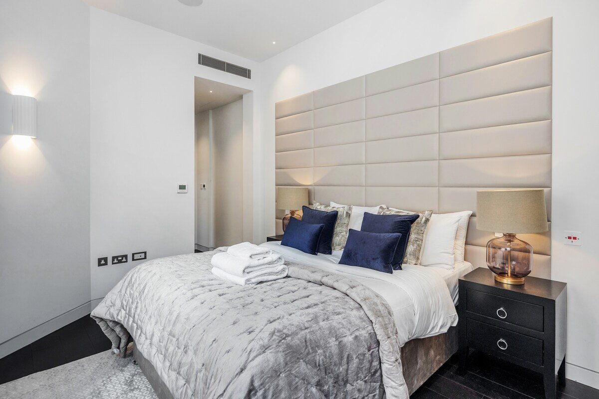 The Mayfair Residence Luxury AC* gallery image 4