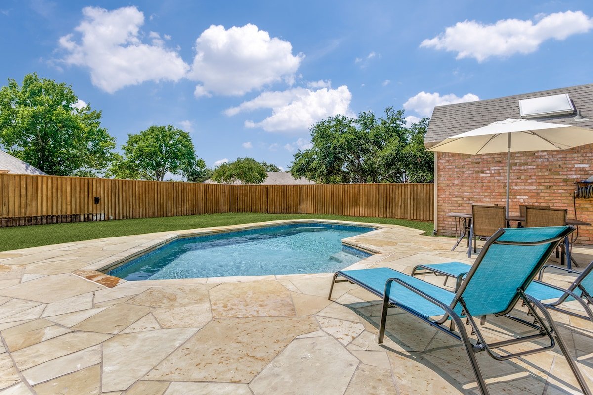 Stylish 4/3 traditional + pool gallery image 3