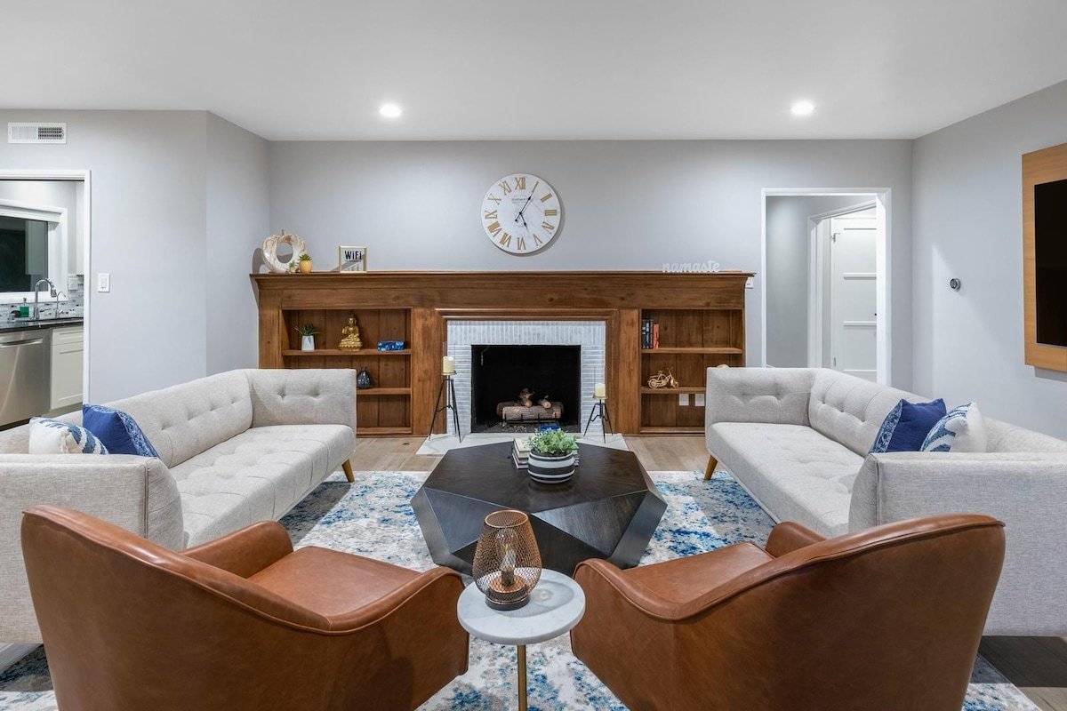 Spectacular Hidden Valley Gem with Canyon Views gallery image 5