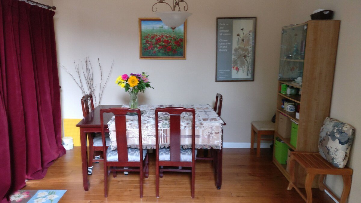 Close to Mountain View Caltrain and Google gallery image 3