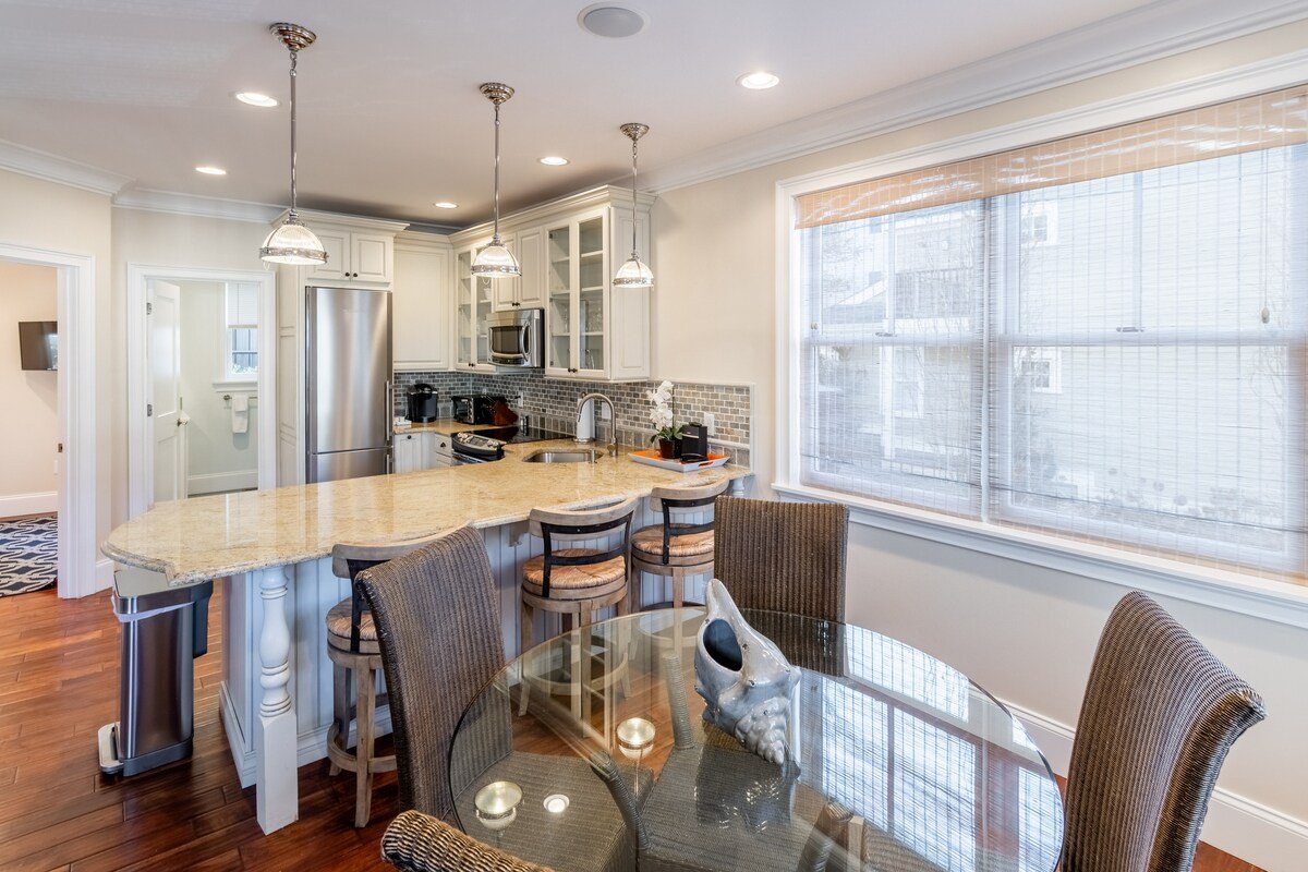 Coastal Condo w/Washer & Dryer – On Thames St gallery image 5