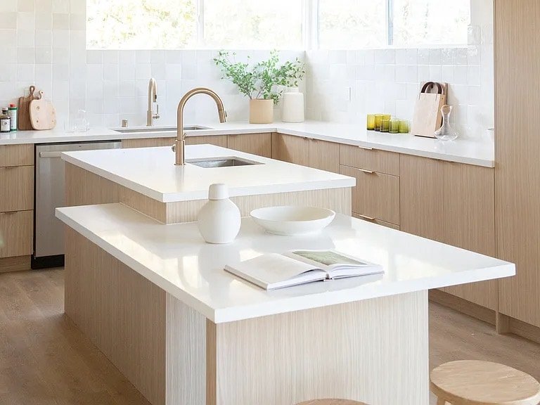 Hollywood View Home | Spacious, Bright & Private gallery image 5