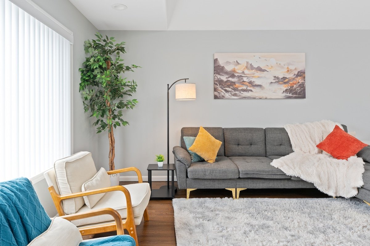 Modern Cozy 3BR Skylight FREE Parking mins to NYC! gallery image 3