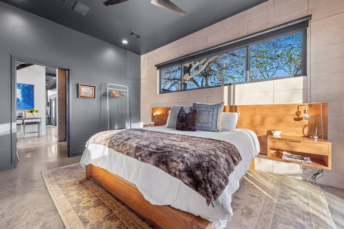 NEW Luxe DT Austin Oasis | Pool | Casita gallery image 5