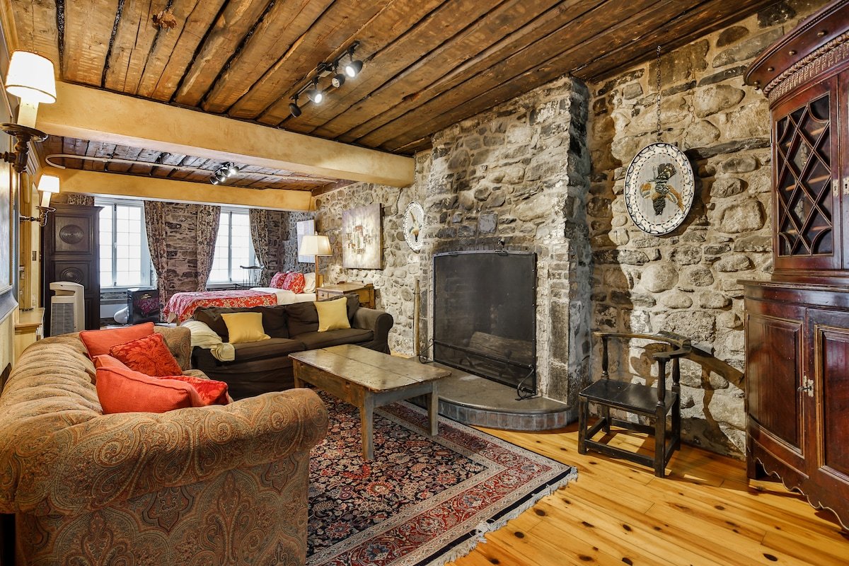 1 FREE Parking| Majestic Old Port Gem | POOL table gallery image 5